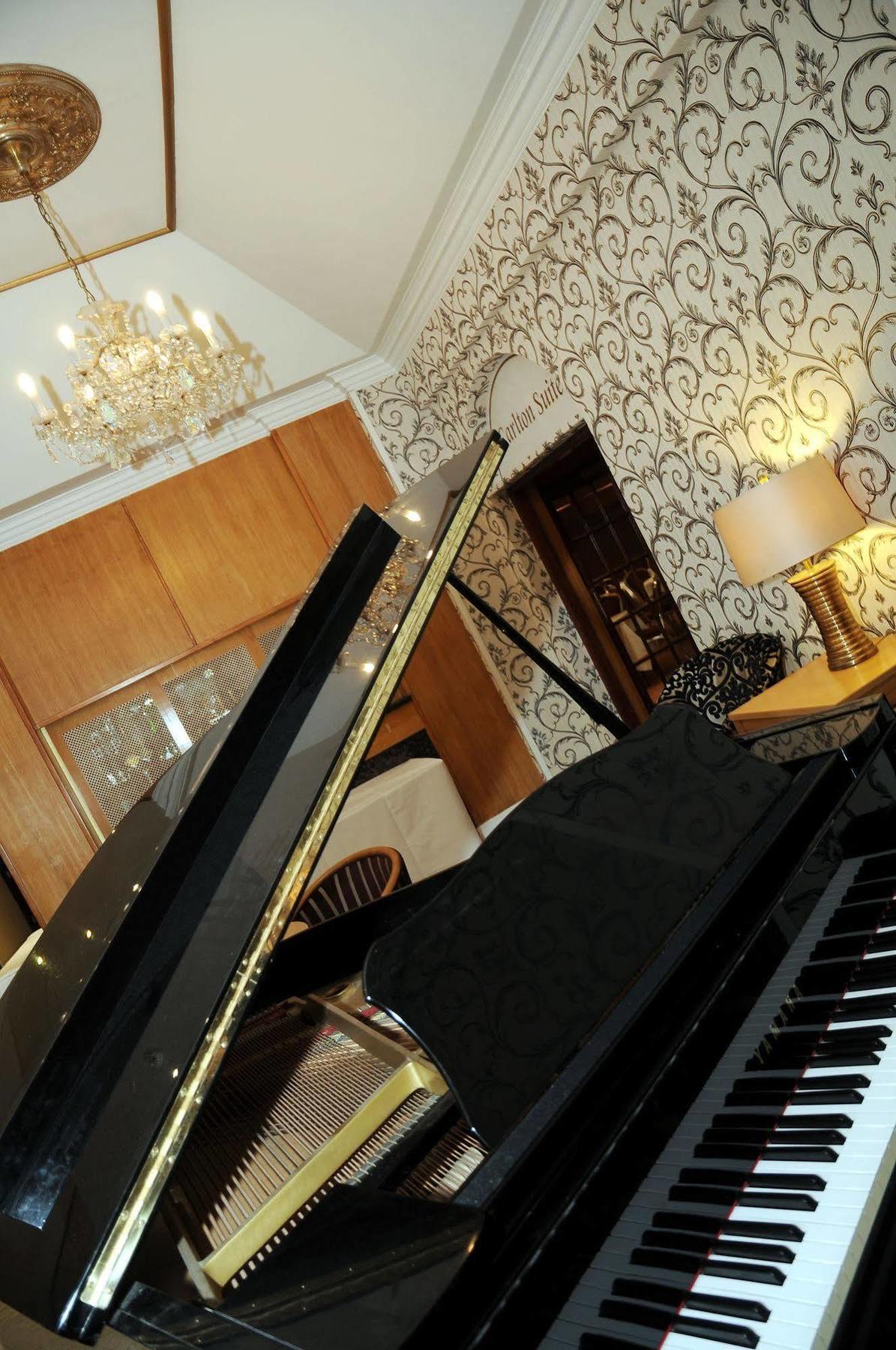Carlton Park Hotel Rotherham Eksteriør billede